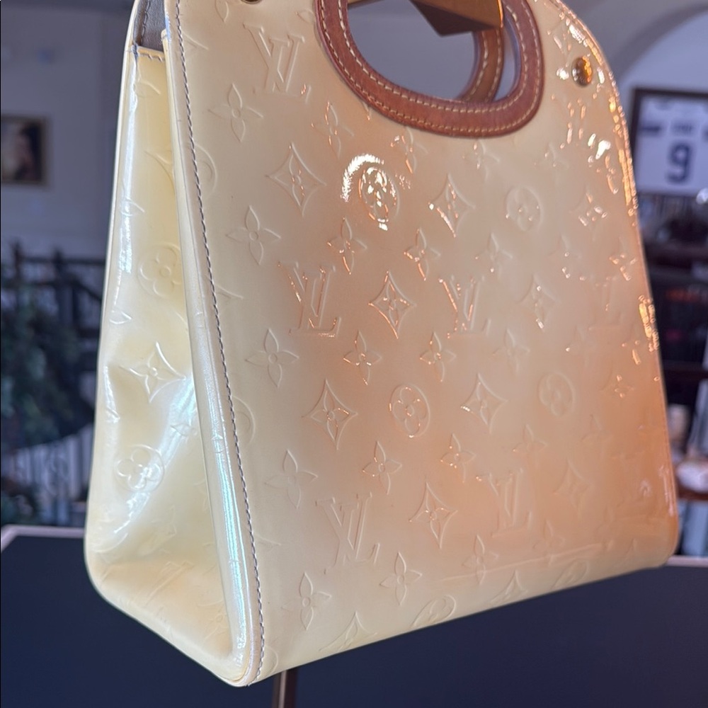 Louis Vuitton Maple Drive Yellow Cream Embossed Women's Bag - Picture 2 of 9